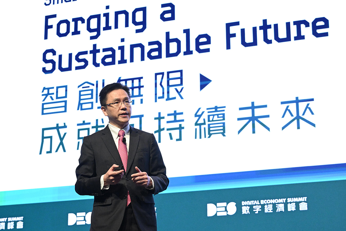 The Secretary for Innovation, Technology and Industry, Professor Sun Dong, delivers his welcome remarks at the Visionary Forum of the Digital Economy Summit 2024 today (April 12).
